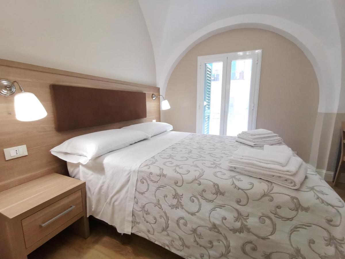 Opera Relais 85 Panzió Messina Kültér fotó